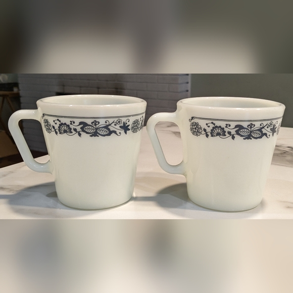 Set of 4 Pyrex mugs - Picture 6 of 9